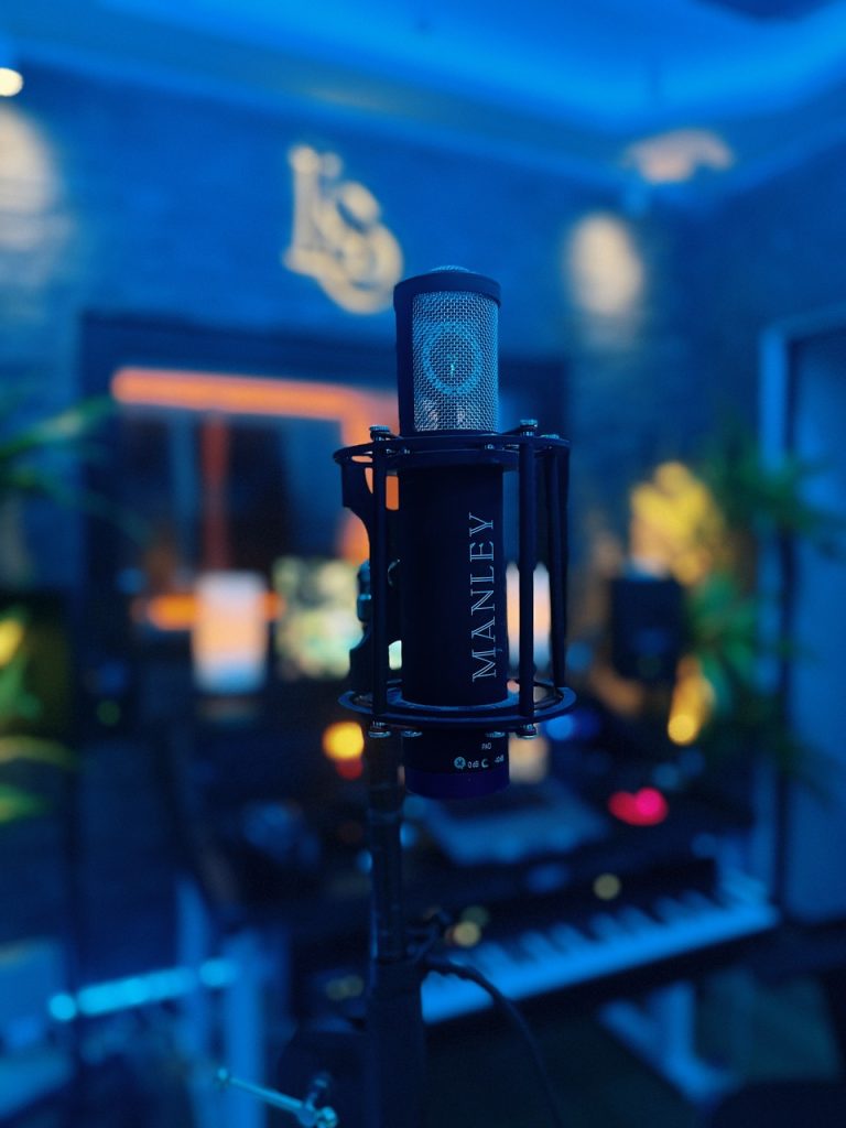 Micrófono en estudio de grabación